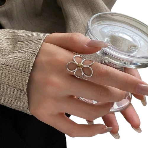 ANILLO FLOR CALADA ACERO BICOLOR AJUSTABLE